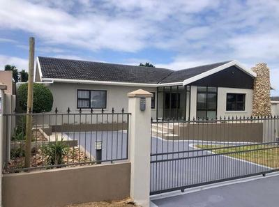 House For Sale in Kabega Park, Port Elizabeth